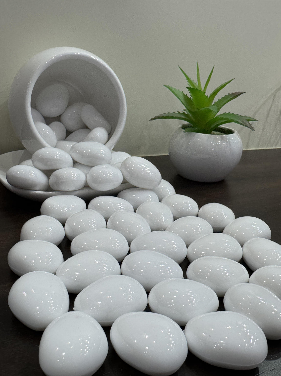 White Glossy Acrylic Pebbles – Decorative Stones for Aquarium, Garden, Vase &amp; Home Decor