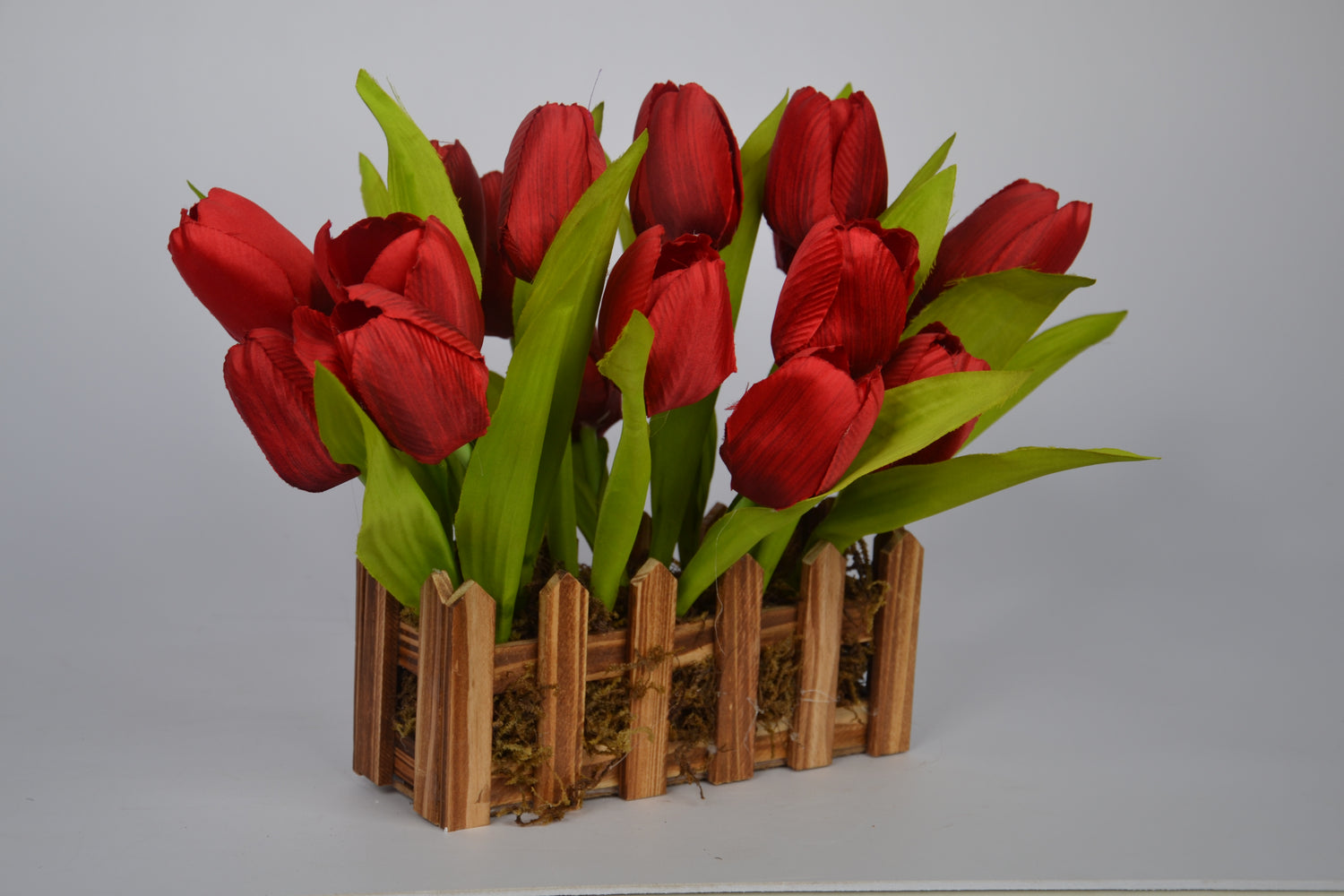 LuxiPlant artificial red tulip bouquet with lifelike petals and green stems