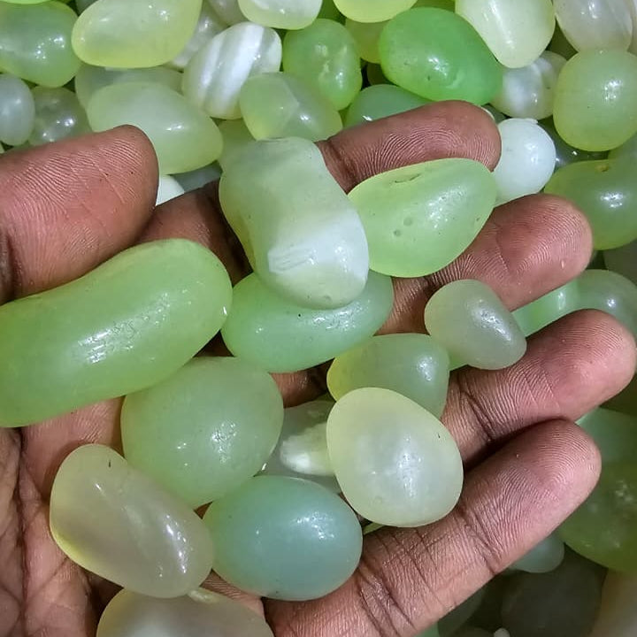 Parrot Green Onyx Pebbles – Glossy Decorative Stones for Aquarium, Garden &amp; Home Decor